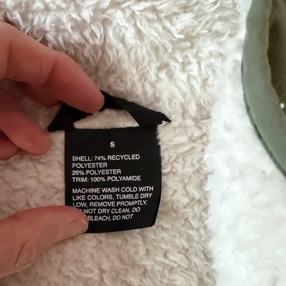 Vuori Cozy Sherpa Popover - Dune - Small - Picture 9 of 13